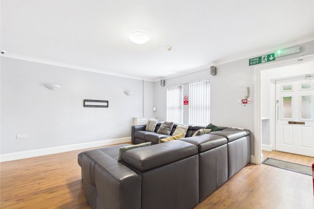 Whitehouse Guest Rooms, 28-30, Dean Lane, Southville photo 3