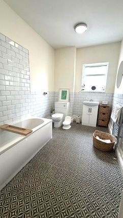 43, Chapel Street, Hyde photo 5
