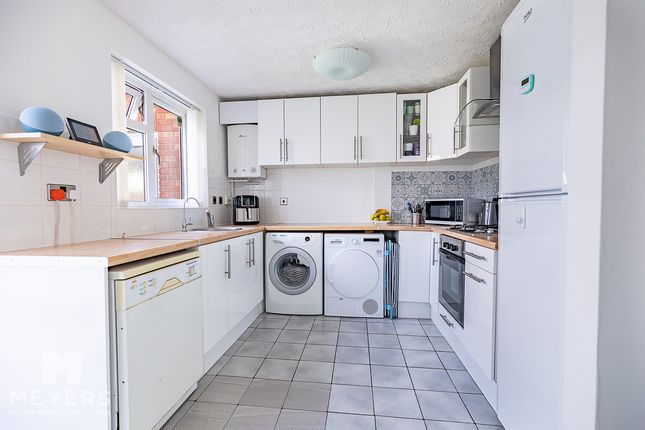 56, Marshwood Avenue, Poole photo 3