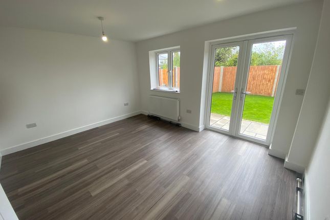 2b, Simpson Avenue, RUSHDEN photo 3