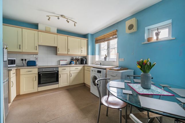 6, School Meadow, Guildford photo 4