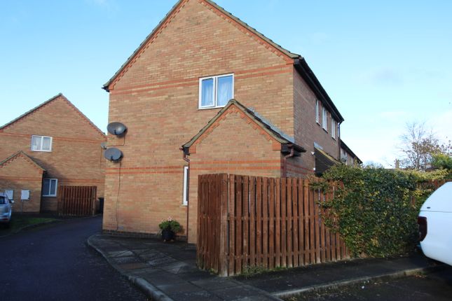 Thumbnail Flat for sale in Gladstone Close, Biggleswade