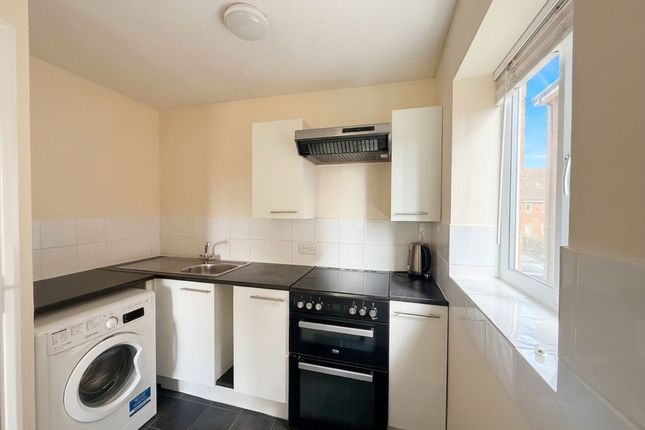 42 Bridgewater Court, Slough photo 2
