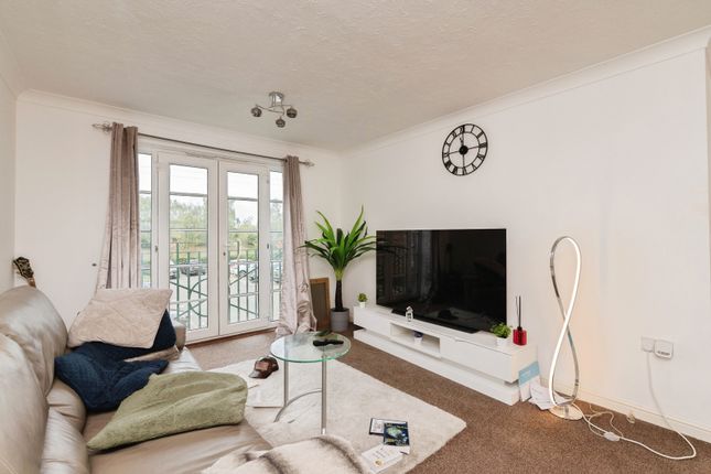 48, Rawlyn Close, Grays photo 2