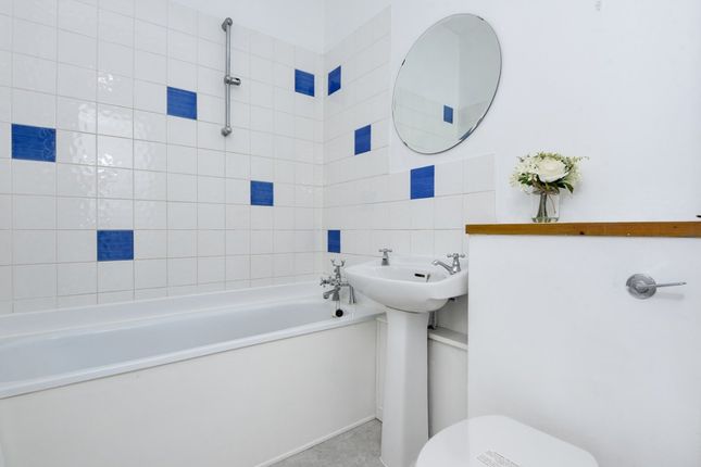 Flat 1, 45a, Montpelier Vale, London photo 3