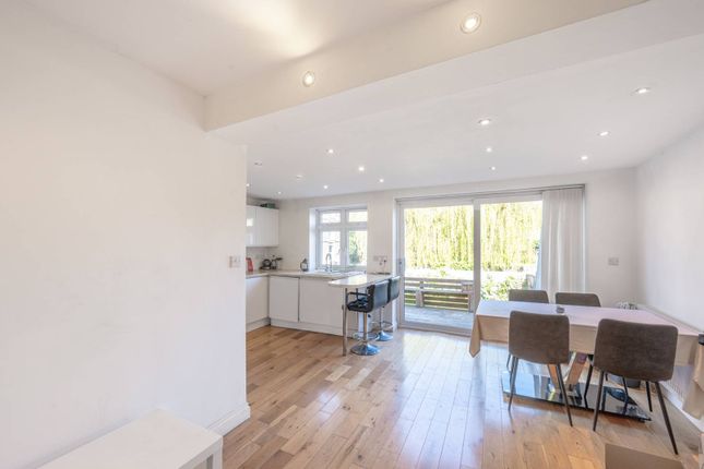 Thumbnail Flat to rent in Gordon Road, West Finchley, London