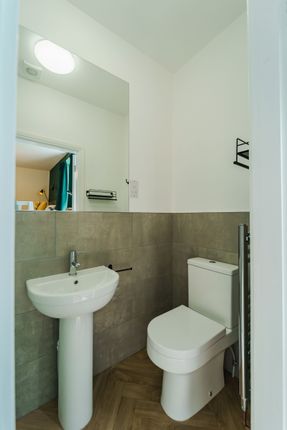 Room 5, 72 Rosehill Street, Derby photo 3