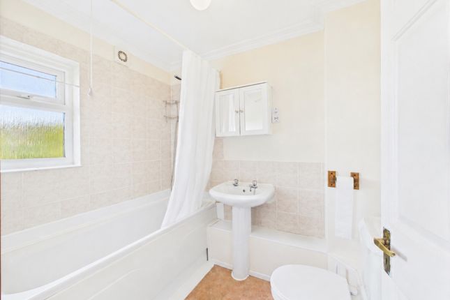 Basement Flat 18, Lansdown, Gloucestershire photo 3