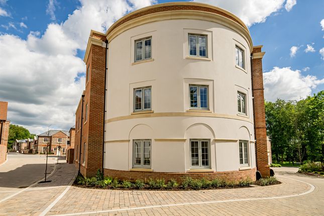 Thumbnail Flat for sale in Dupre Crescent, Wilton Park, Beaconsfield