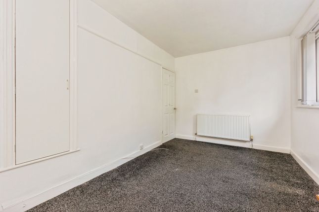 Houghend Avenue, Manchester photo 4