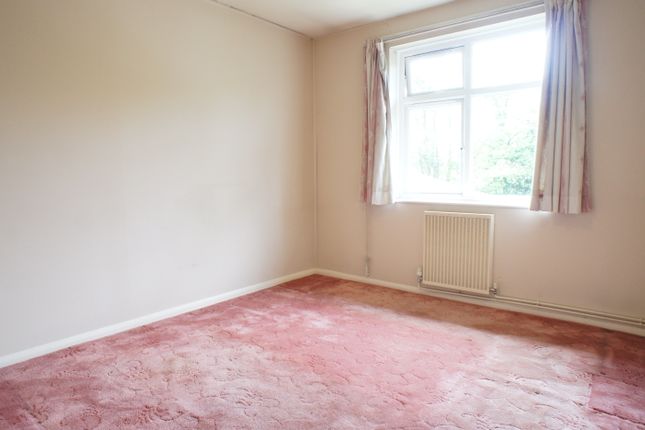 Flat for sale in Friern Barnet Lane, Whetstone