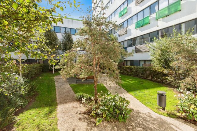 Flat 209s, Six Hills House, West Terrace, Kings Road, Stevenage photo 2