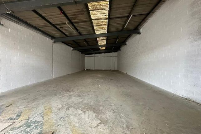 Warehouse to let in Fengate, Peterborough, Cambridgeshire