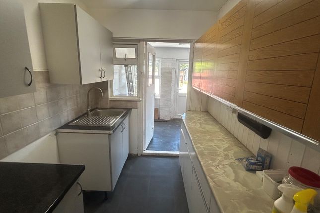18, Marnell Way, Hounslow photo 3