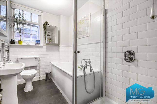 Flat for sale in Fernleigh Road, London