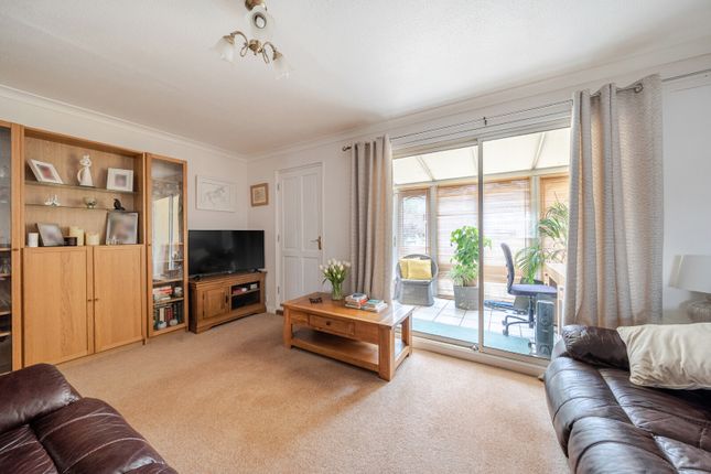 169, Lakeside, Woking photo 2