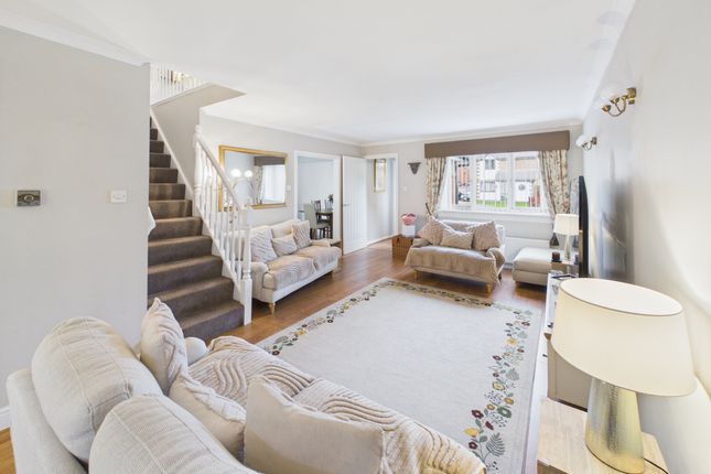 25 Thomson Drive, Bellshill photo 3
