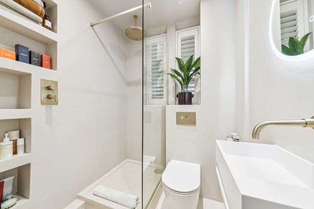 Flat for sale in Pritchards Road, London