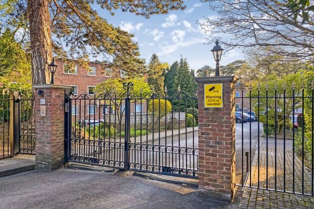 Thumbnail Flat for sale in Cardwell Crescent, Ascot