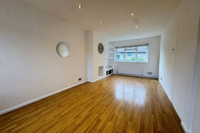 20, Cusack Close, Twickenham photo 4