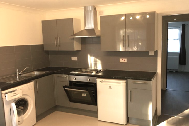 40 Queens Road, Slough photo 2