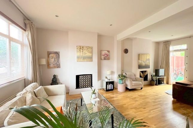 Thumbnail Property to rent in Kinnear Road, Shepherds Bush