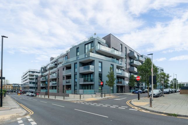 Flat 205, 18, Hawthorne Crescent, London photo 2
