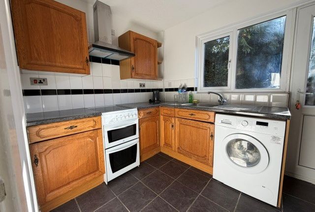 15, Luton photo 5