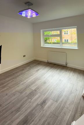 Flat for sale in Fallowfield, Willow Bank, Manchester