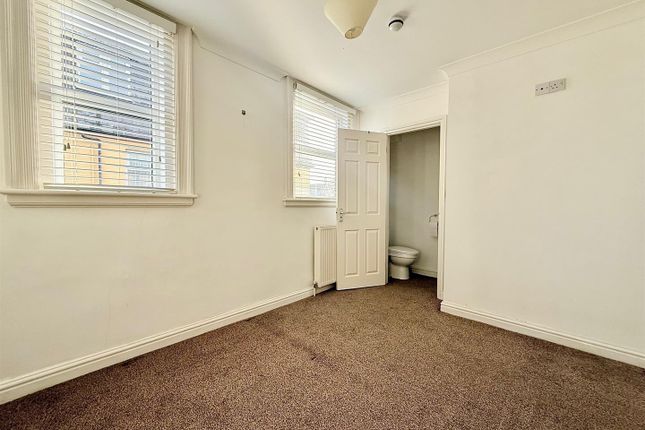 Flat 7, Dexlyn Court, 8-9 Norfolk Square, Great Yarmouth photo 4