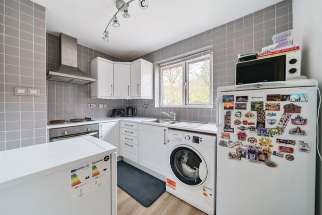 Flat for sale in London Road, High Wycombe