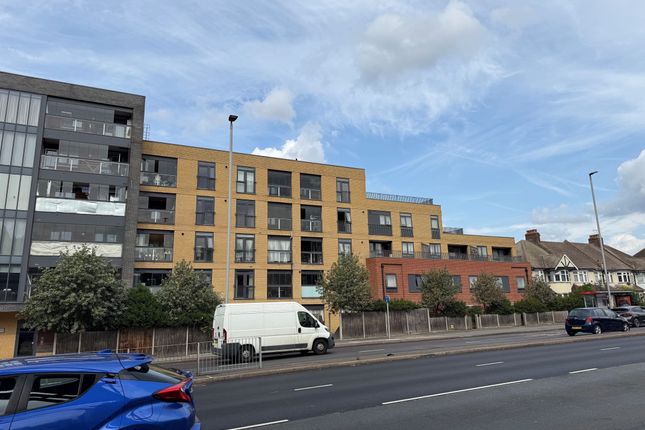 22 Amber Court, Bowes Road, LONDON photo 3