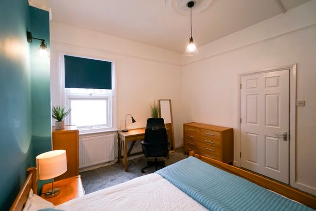 Room to rent in Caversham Road, Reading