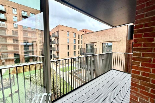 23, Watsonia Court, Barnet photo 3