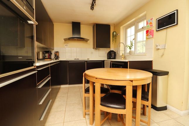 36 Fircroft Drive, Eastleigh photo 4