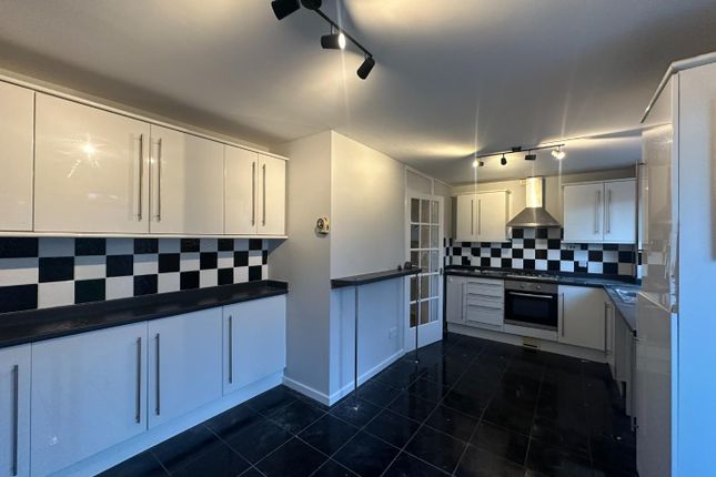 6, Kirkby Close, Pontefract photo 3