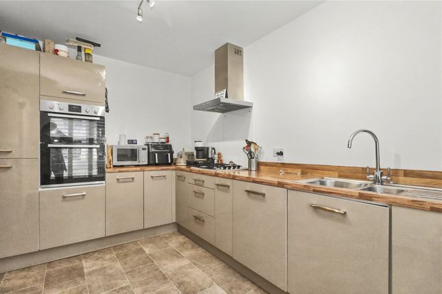 67, Liquorice Lane, Surrey photo 3