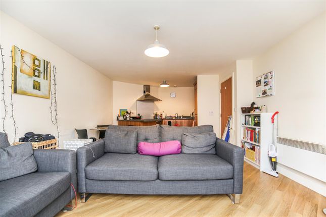 Flat for sale in Colombo Square, Worsdell Drive, Gateshead