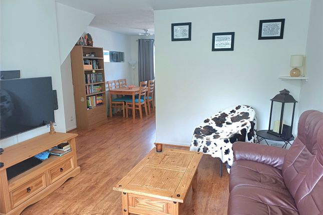 32, Hazeldene Avenue, Bridgend photo 2