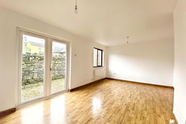 14, Kings Court, Narberth photo 2