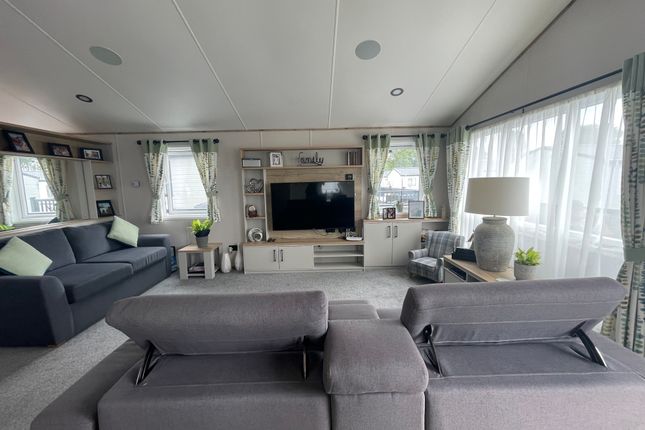 44, BEACH RETREAT, Pevensey BAY photo 3