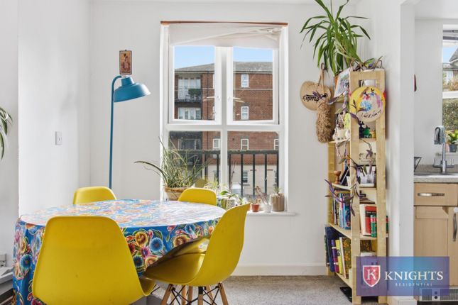 Flat 3 5, Gareth Drive, London photo 3