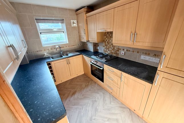71, Highfield Crescent, KETTERING photo 4