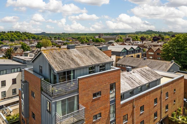 Thumbnail Flat for sale in Staple Gardens, Winchester