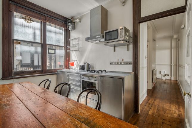 Flat Flat 16, 122, Southampton Row, Russell Square Mansions,, London photo 4