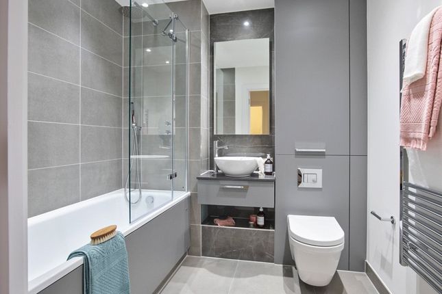 Flat for sale in The Lock, Greenford Quay, Greenford