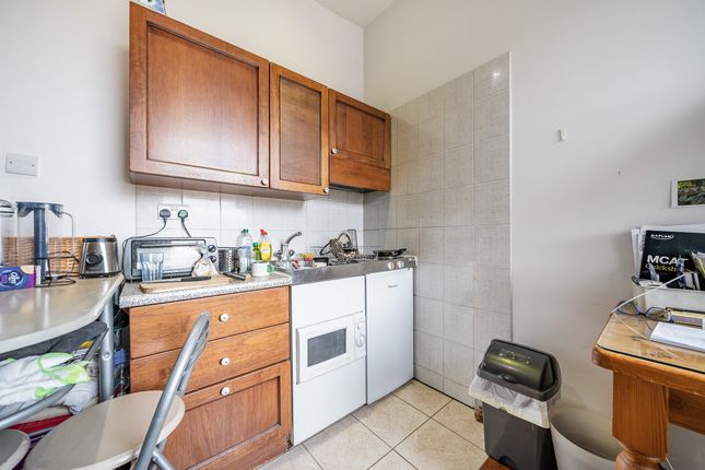 Flat 6, 22 Bina Gardens, South Kensington, London photo 3
