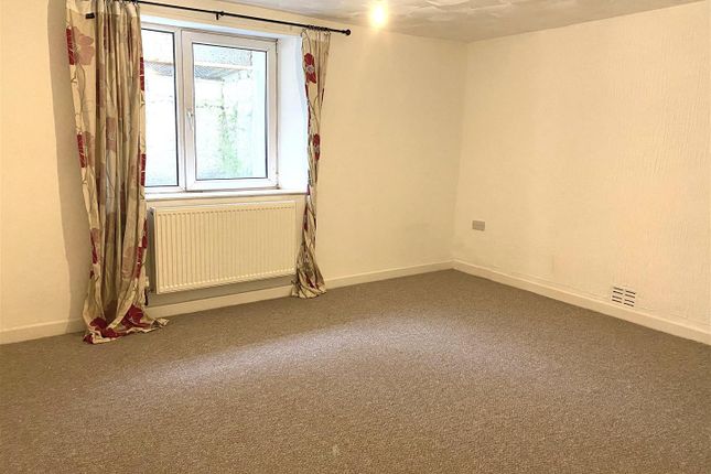 Flat 7, Kensington House, Pembroke Dock photo 2