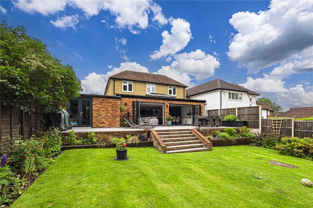 Thumbnail Detached house for sale in Chipperfield Road, Kings Langley, Hertfordshire