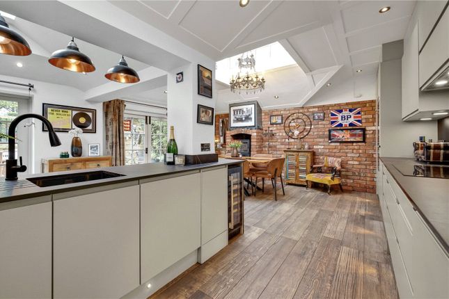 34, Esher Green, Surrey photo 4